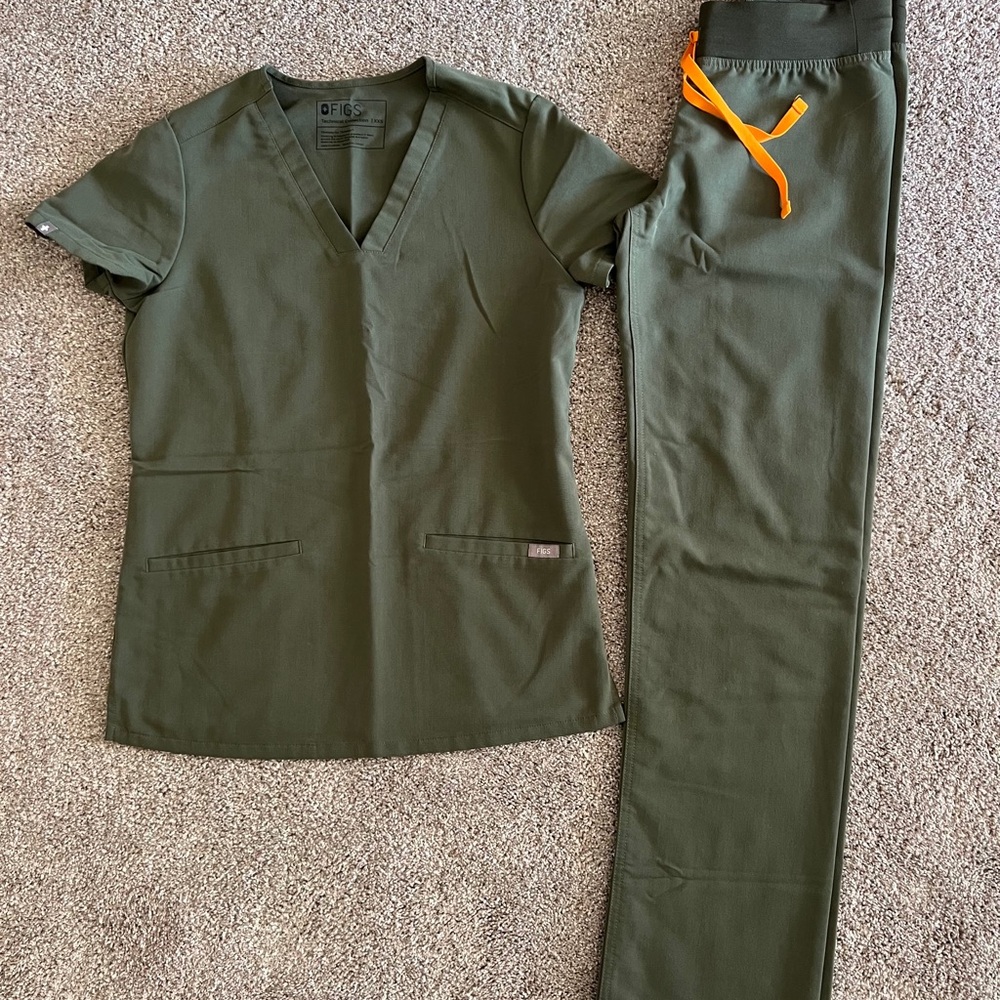 FIGS Olive Green Scrub Set